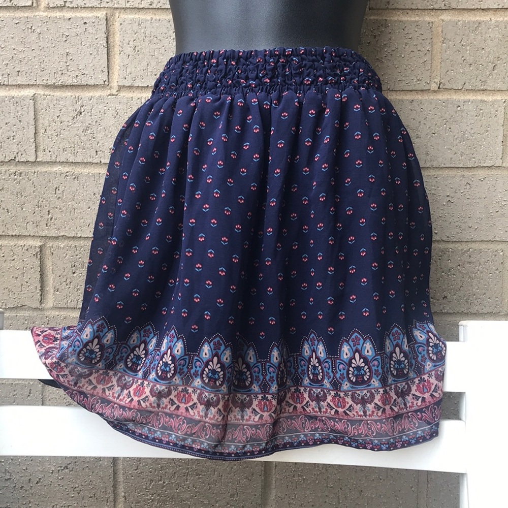 Cute printers skirt Sz M 🕉